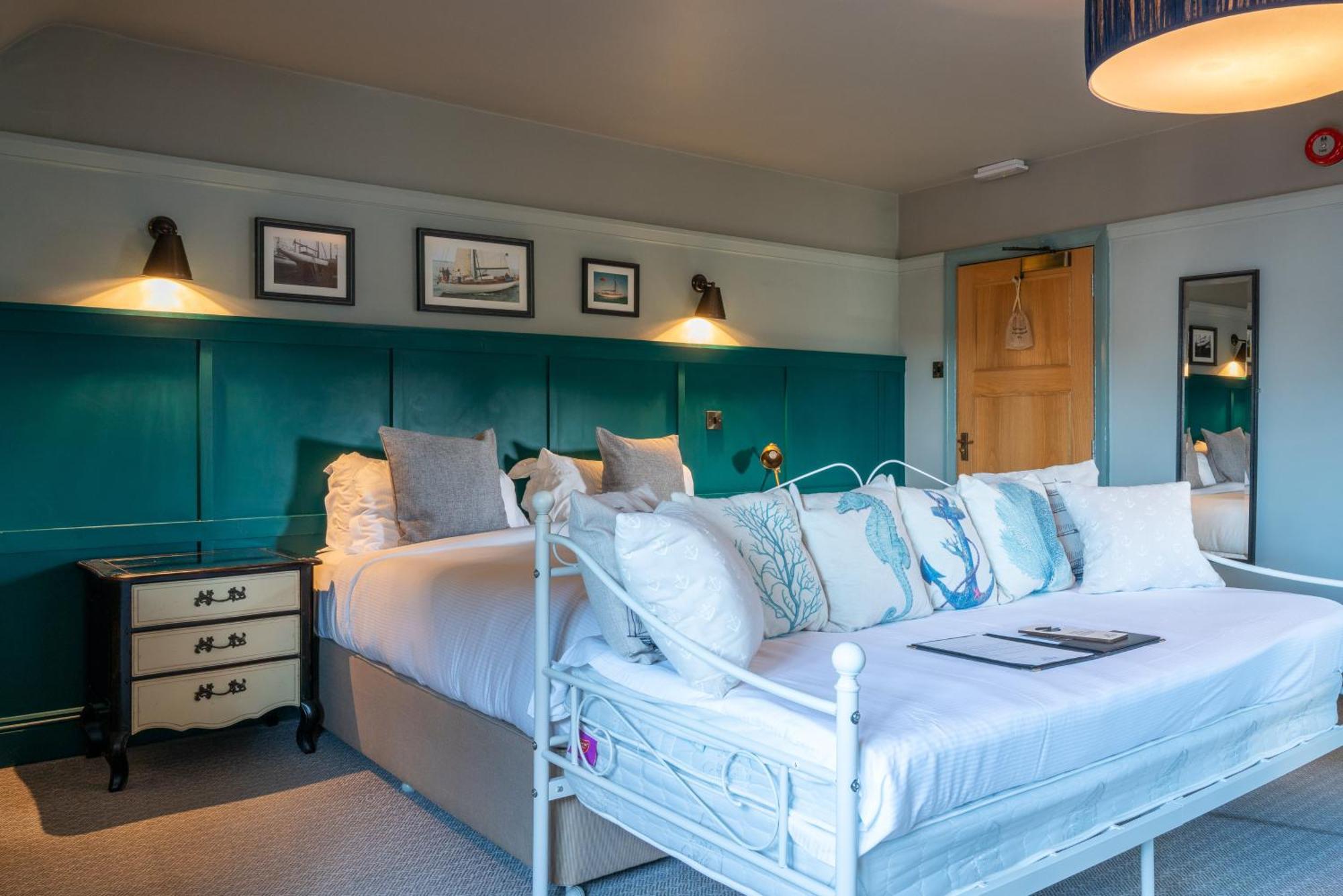 The Mayflower 4* Lymington